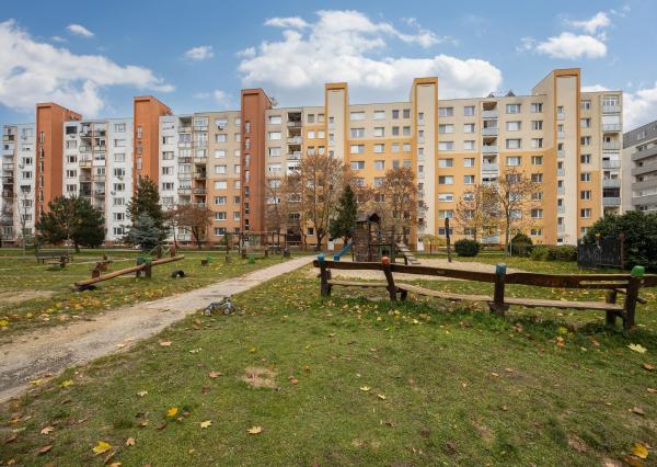 Senec - NA PREDAJ plnohodnotný 2 izbový byt pri pešej zóne v centre mesta