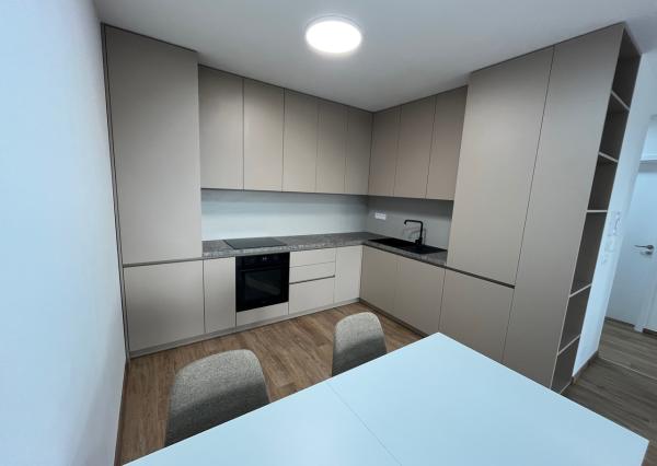 Na predaj  2 izbový velkometražný byt v Bratilave-Bory