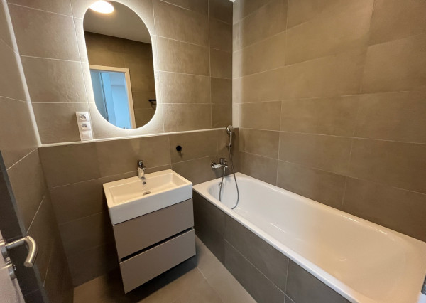 Na predaj  2 izbový velkometražný byt v Bratilave-Bory