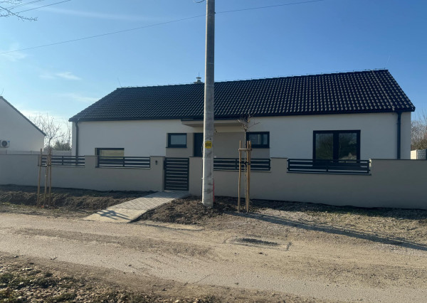 POSLEDNÝ VOĽNÝ RD! Jelka, okr. GA –  na predaj 4i tehlová NOVOSTAVBA RD v štandarde.