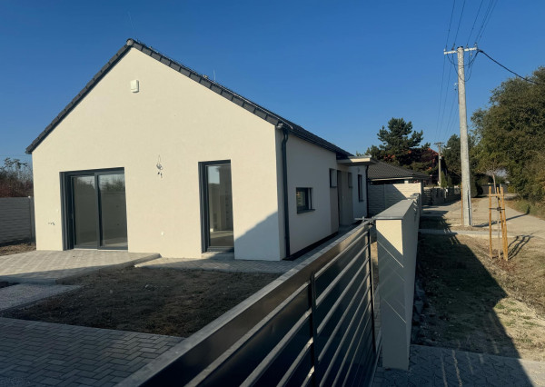 POSLEDNÝ VOĽNÝ RD! Jelka, okr. GA –  na predaj 4i tehlová NOVOSTAVBA RD v štandarde.