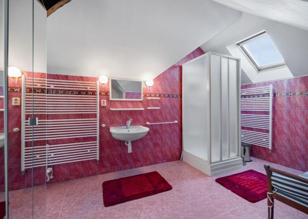 6 izbový rodinný dom Bernolákovo na predaj, priestranný, očarujúci s veľkým pozemkom