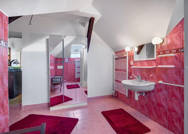 6 izbový rodinný dom Bernolákovo na predaj, priestranný, očarujúci s veľkým pozemkom