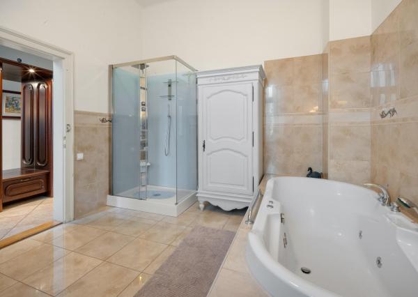 6 izbový rodinný dom Bernolákovo na predaj, priestranný, očarujúci s veľkým pozemkom