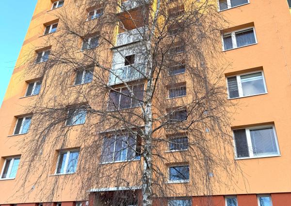 REZERVOVANÝ  - Exkluzívne na PREDAJ 4 izbový byt s loggiou, krásnym výhľadom na panorámu Prešova a potenciálom prerobenia, Švábska ul. Prešov