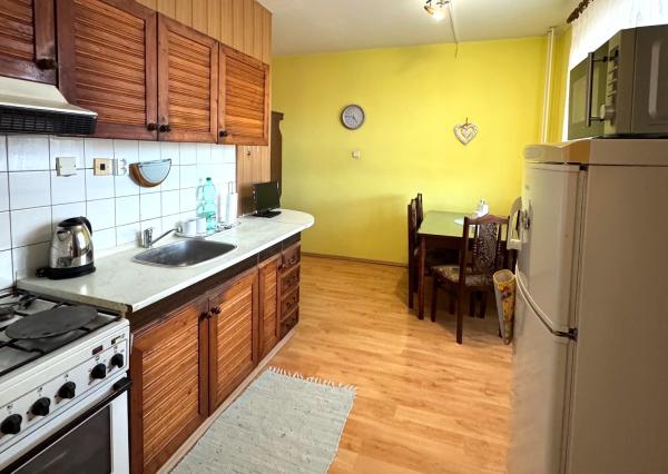 REZERVOVANÝ  - Exkluzívne na PREDAJ 4 izbový byt s loggiou, krásnym výhľadom na panorámu Prešova a potenciálom prerobenia, Švábska ul. Prešov