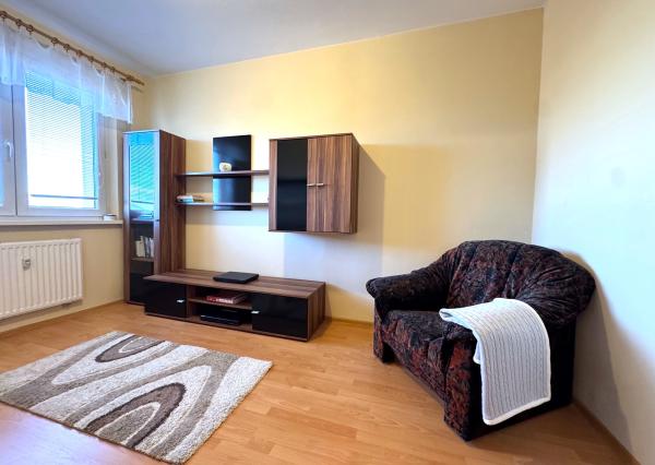 REZERVOVANÝ  - Exkluzívne na PREDAJ 4 izbový byt s loggiou, krásnym výhľadom na panorámu Prešova a potenciálom prerobenia, Švábska ul. Prešov