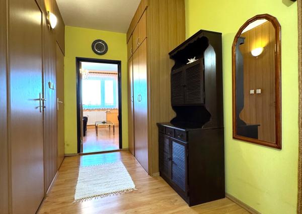 REZERVOVANÝ  - Exkluzívne na PREDAJ 4 izbový byt s loggiou, krásnym výhľadom na panorámu Prešova a potenciálom prerobenia, Švábska ul. Prešov