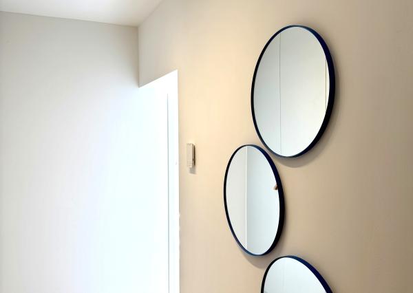 PREDAJ dizajnový 2-izbový byt s dvoma balkónmi a garážou v Slnečniciach POP – moderné bývanie s eleganciou