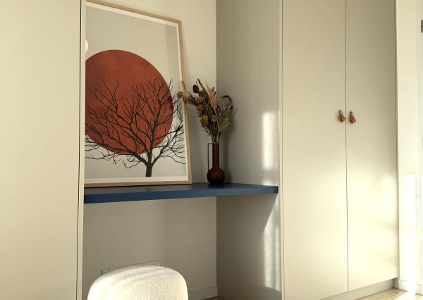 PREDAJ dizajnový 2-izbový byt s dvoma balkónmi a garážou v Slnečniciach POP – moderné bývanie s eleganciou