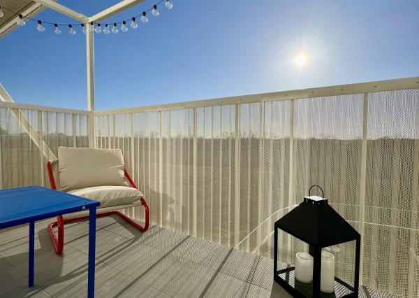 PREDAJ dizajnový 2-izbový byt s dvoma balkónmi a garážou v Slnečniciach POP – moderné bývanie s eleganciou