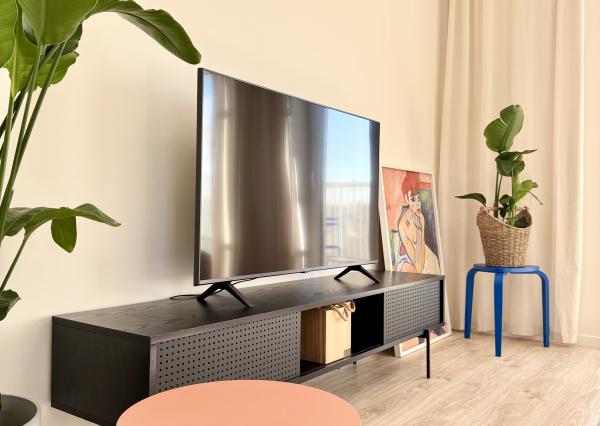 PREDAJ dizajnový 2-izbový byt s dvoma balkónmi a garážou v Slnečniciach POP – moderné bývanie s eleganciou