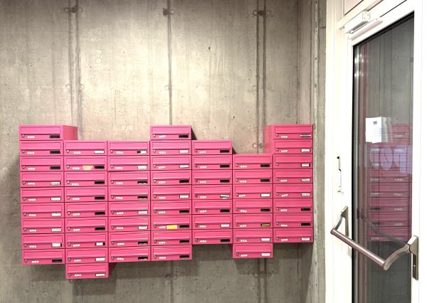 PREDAJ dizajnový 2-izbový byt s dvoma balkónmi a garážou v Slnečniciach POP – moderné bývanie s eleganciou