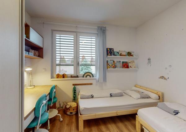 4. Izbový rodinný dom, obytná plocha 82 m2, pozemok 392 m2 ,Rajka