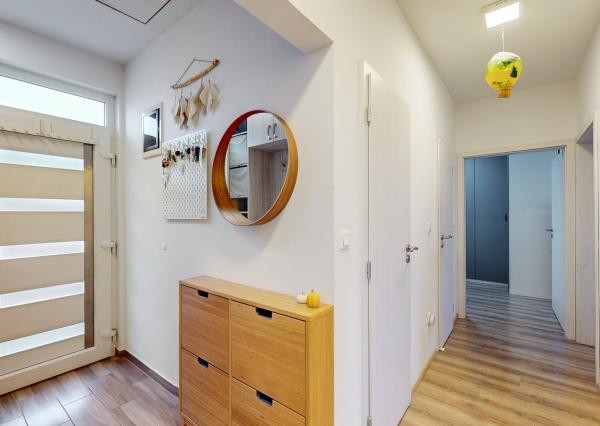 4. Izbový rodinný dom, obytná plocha 82 m2, pozemok 392 m2 ,Rajka