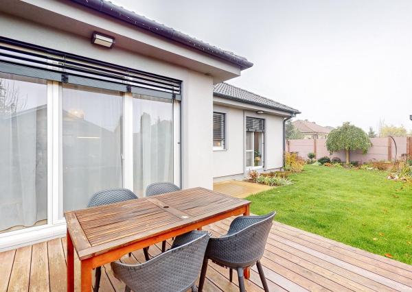 4. Izbový rodinný dom, obytná plocha 82 m2, pozemok 392 m2 ,Rajka