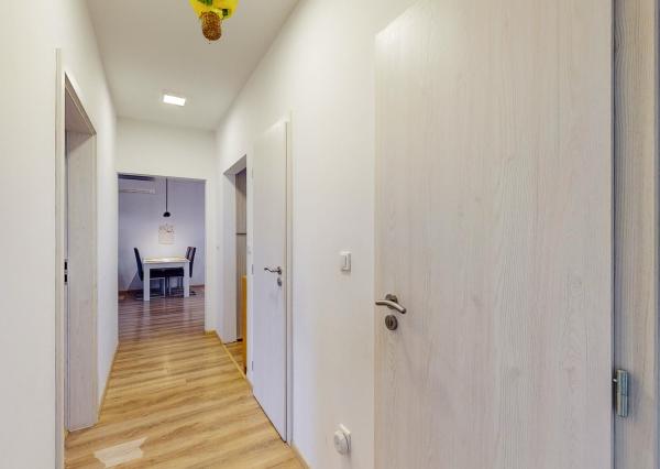 4. Izbový rodinný dom, obytná plocha 82 m2, pozemok 392 m2 ,Rajka