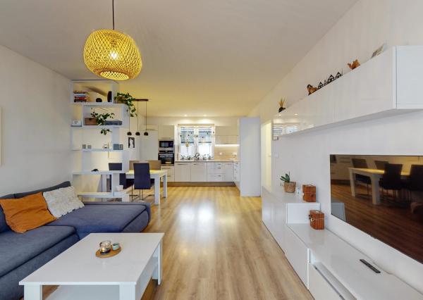 4. Izbový rodinný dom, obytná plocha 82 m2, pozemok 392 m2 ,Rajka