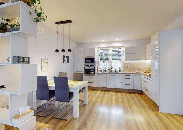 4. Izbový rodinný dom, obytná plocha 82 m2, pozemok 392 m2 ,Rajka