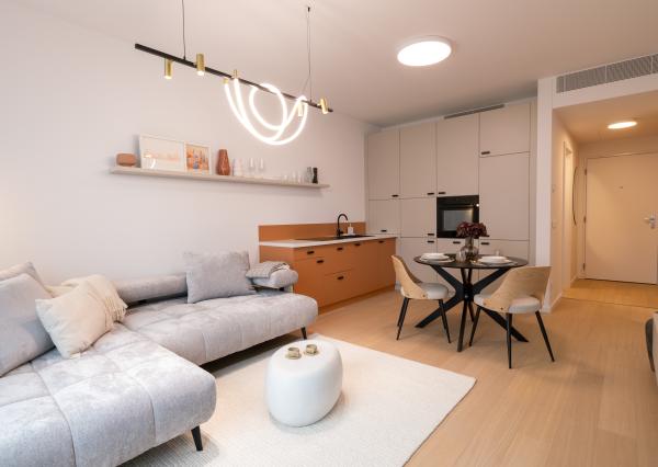 Na PREDAJ unikátny dizajnový 2 izbový byt s loggiou a garážovým státím na 10. posch. v ikonickom SKY PARKu (veža 4)