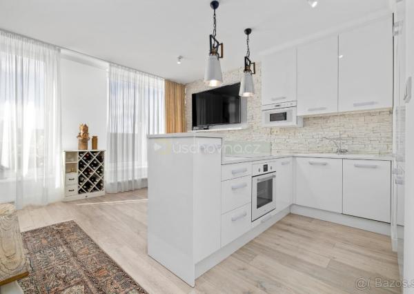 Na predaj luxusný 3-izbový byt s veľkou terasou v Bratislave-Slnečnice.