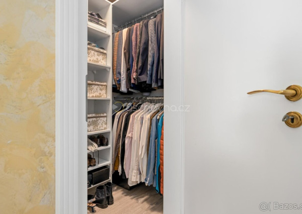 Na predaj luxusný 3-izbový byt s veľkou terasou v Bratislave-Slnečnice.