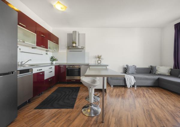 REZERVOVANÉ Na predaj 2-izbový byt s dvoma parkovacími miestami na Zemplínskej ulici v Senci