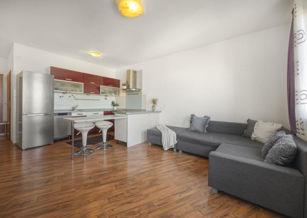 REZERVOVANÉ Na predaj 2-izbový byt s dvoma parkovacími miestami na Zemplínskej ulici v Senci