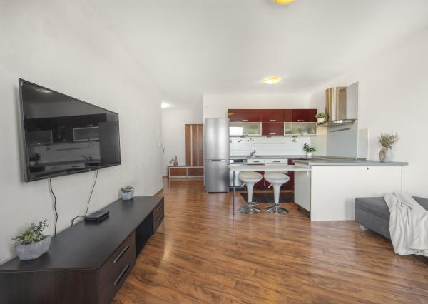 REZERVOVANÉ Na predaj 2-izbový byt s dvoma parkovacími miestami na Zemplínskej ulici v Senci