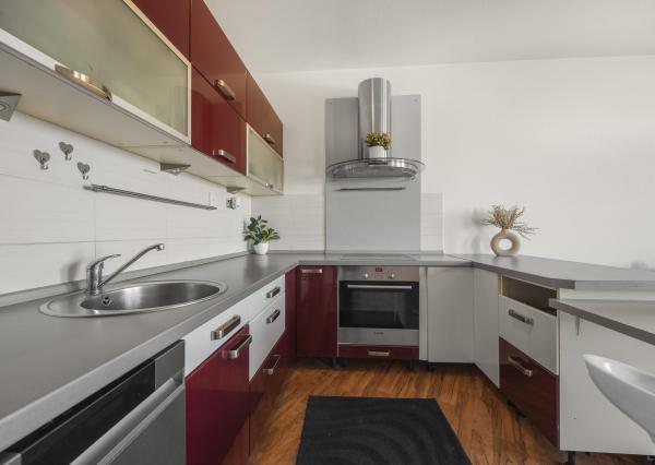 REZERVOVANÉ Na predaj 2-izbový byt s dvoma parkovacími miestami na Zemplínskej ulici v Senci