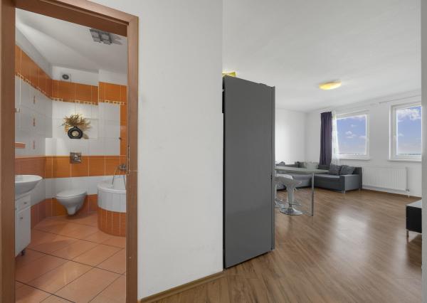 REZERVOVANÉ Na predaj 2-izbový byt s dvoma parkovacími miestami na Zemplínskej ulici v Senci