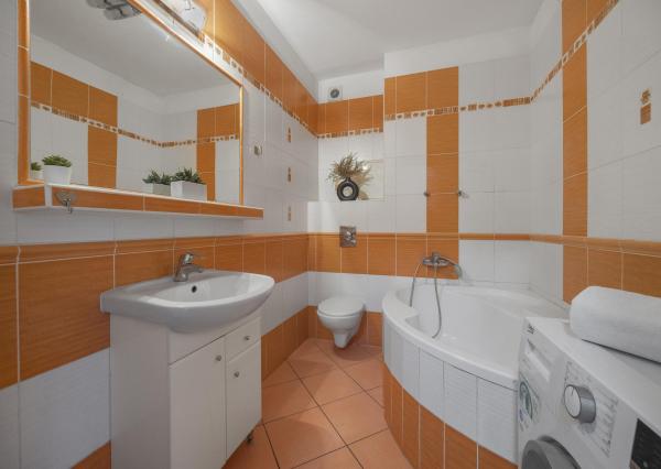 REZERVOVANÉ Na predaj 2-izbový byt s dvoma parkovacími miestami na Zemplínskej ulici v Senci