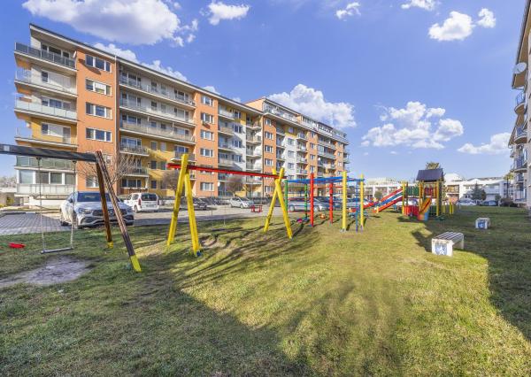 REZERVOVANÉ Na predaj 2-izbový byt s dvoma parkovacími miestami na Zemplínskej ulici v Senci