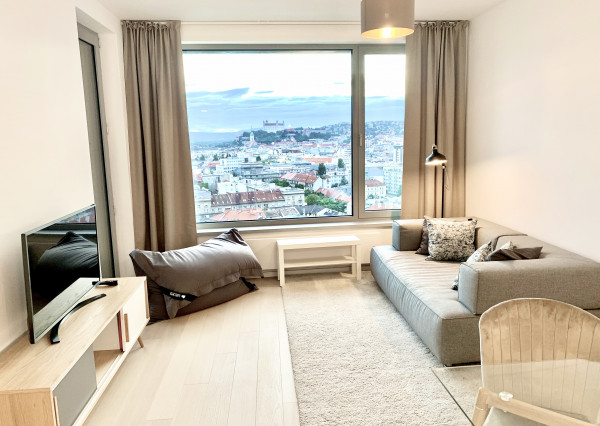 Na prenájom 2 izbový byt v projekte SKY PARK s loggiou, s pivnicou a parkovacím miestom