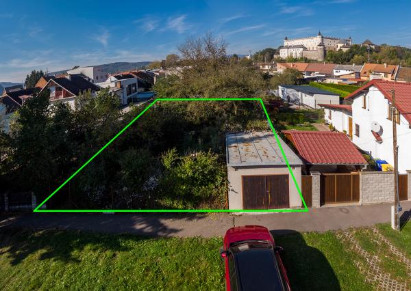 Posledný voľný pozemok v lukratívnej štvrti na stavbu domu