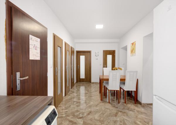 ZNÍŽENÁ CENA!!! SENEC – NA PREDAJ 2 samostatne stojace rodinné domy + podnikateľský priestor na 9,8 à pozemku