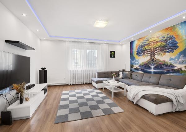 ZNÍŽENÁ CENA!!! SENEC – NA PREDAJ 2 samostatne stojace rodinné domy + podnikateľský priestor na 9,8 à pozemku