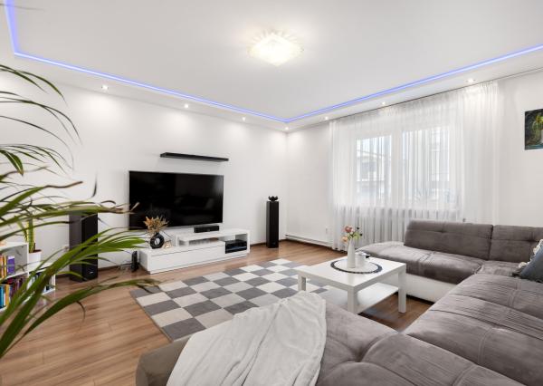 ZNÍŽENÁ CENA!!! SENEC – NA PREDAJ 2 samostatne stojace rodinné domy + podnikateľský priestor na 9,8 à pozemku