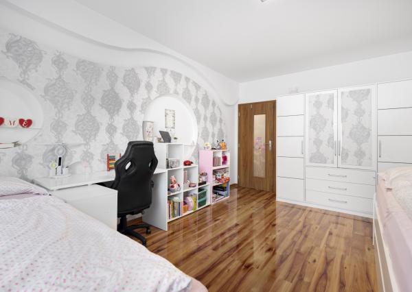 ZNÍŽENÁ CENA!!! SENEC – NA PREDAJ 2 samostatne stojace rodinné domy + podnikateľský priestor na 9,8 à pozemku