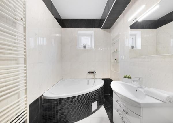 ZNÍŽENÁ CENA!!! SENEC – NA PREDAJ 2 samostatne stojace rodinné domy + podnikateľský priestor na 9,8 à pozemku