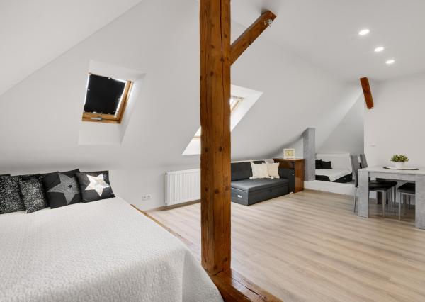 ZNÍŽENÁ CENA!!! SENEC – NA PREDAJ 2 samostatne stojace rodinné domy + podnikateľský priestor na 9,8 à pozemku