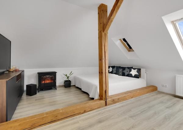 ZNÍŽENÁ CENA!!! SENEC – NA PREDAJ 2 samostatne stojace rodinné domy + podnikateľský priestor na 9,8 à pozemku