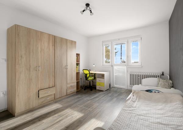 ZNÍŽENÁ CENA!!! SENEC – NA PREDAJ 2 samostatne stojace rodinné domy + podnikateľský priestor na 9,8 à pozemku