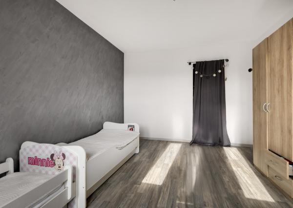 ZNÍŽENÁ CENA!!! SENEC – NA PREDAJ 2 samostatne stojace rodinné domy + podnikateľský priestor na 9,8 à pozemku