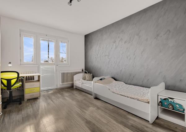 ZNÍŽENÁ CENA!!! SENEC – NA PREDAJ 2 samostatne stojace rodinné domy + podnikateľský priestor na 9,8 à pozemku