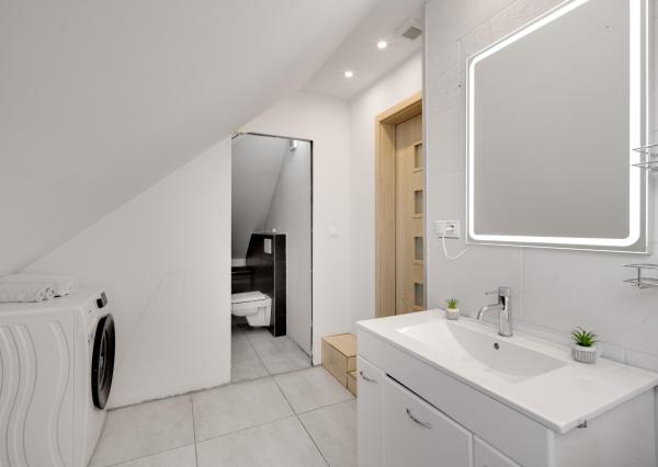 ZNÍŽENÁ CENA!!! SENEC – NA PREDAJ 2 samostatne stojace rodinné domy + podnikateľský priestor na 9,8 à pozemku