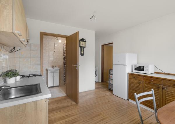 ZNÍŽENÁ CENA!!! SENEC – NA PREDAJ 2 samostatne stojace rodinné domy + podnikateľský priestor na 9,8 à pozemku