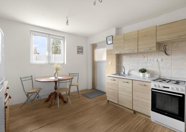 ZNÍŽENÁ CENA!!! SENEC – NA PREDAJ 2 samostatne stojace rodinné domy + podnikateľský priestor na 9,8 à pozemku