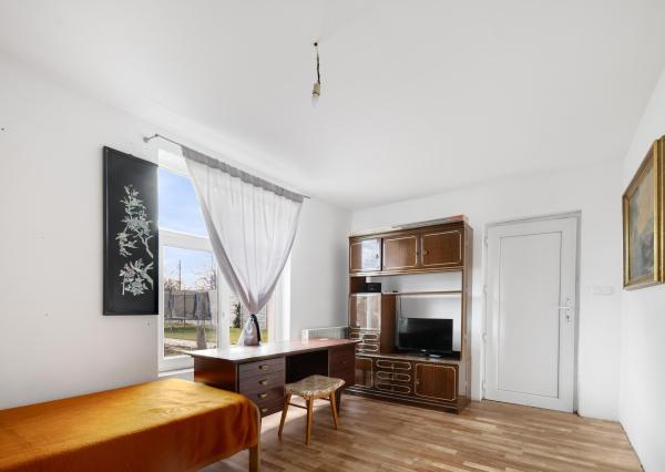 ZNÍŽENÁ CENA!!! SENEC – NA PREDAJ 2 samostatne stojace rodinné domy + podnikateľský priestor na 9,8 à pozemku