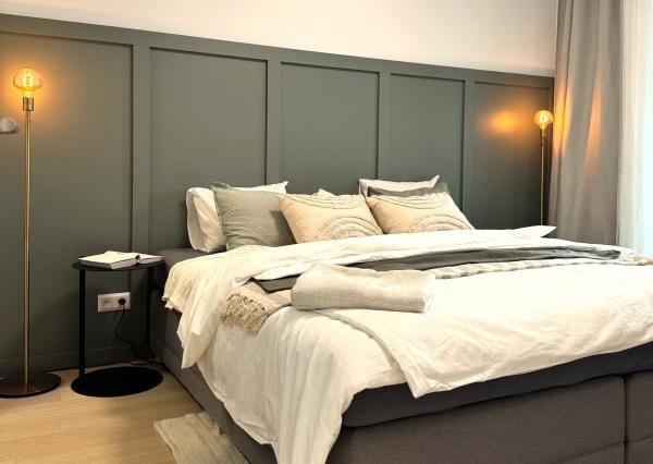 Na PREDAJ unikátny dizajnový 2 izbový byt s loggiou a garážovým státím na 10. posch. v ikonickom SKY PARKu (veža 4)